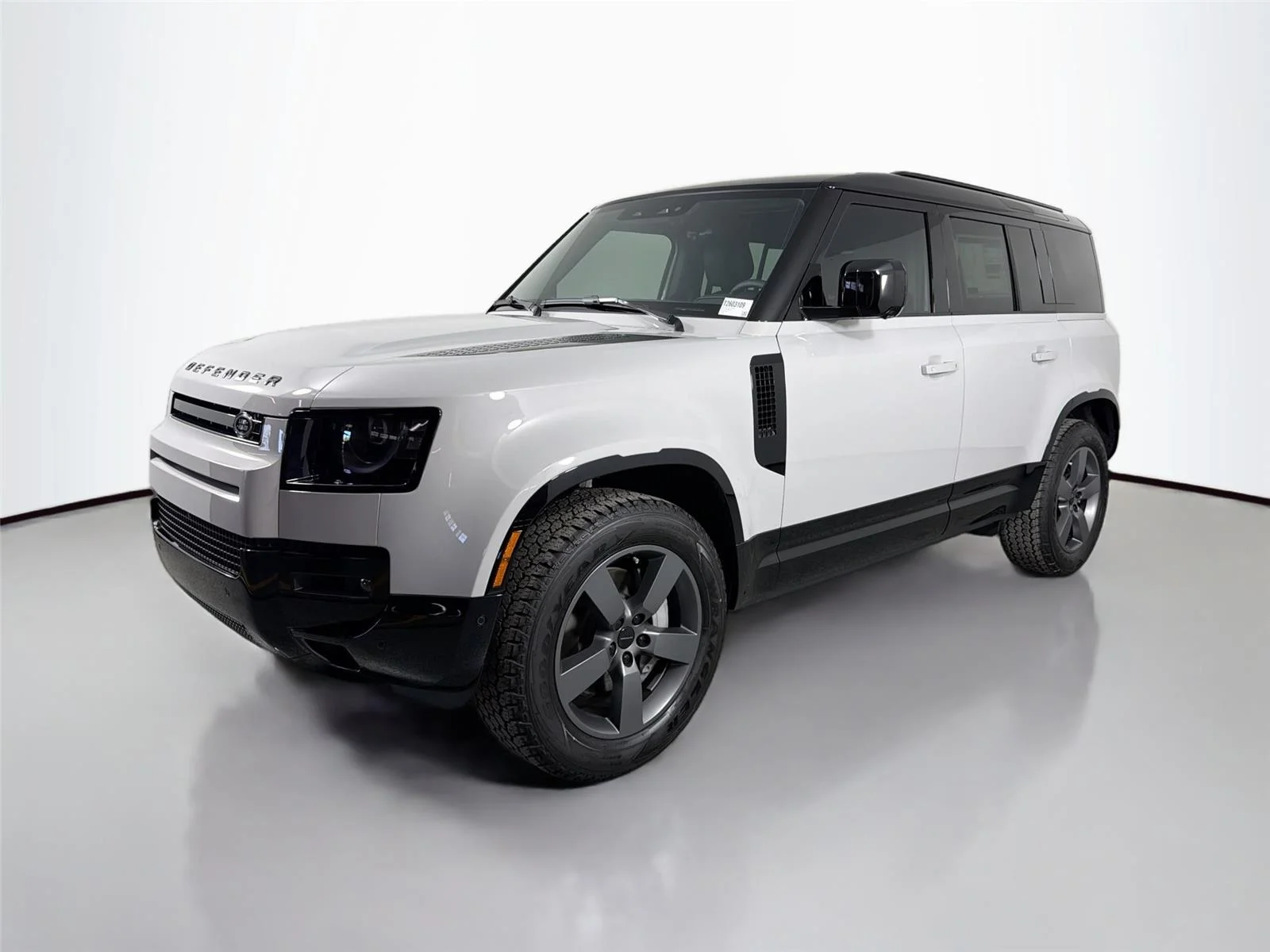 2026 Land Rover Defender 110 X-Dynamic SE P400's photo