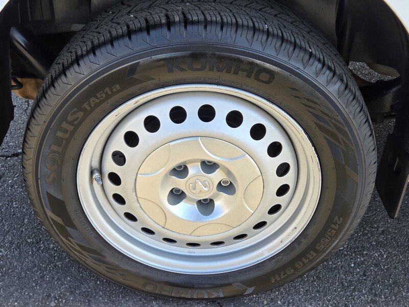 Used 2022 White Ram Base image 10