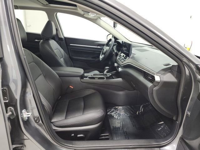 2024 Nissan Altima SL - Photo 11