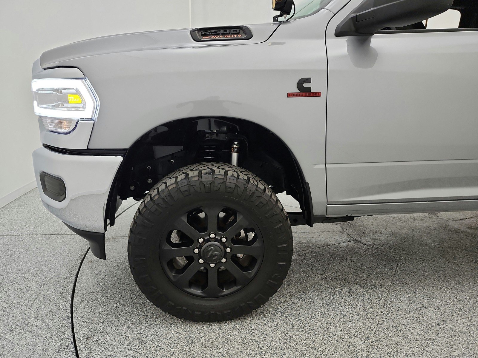 Used 2022 Billet Silver Metallic Clearcoat Ram Tradesman 4x4 Crew Cab 6'4 Box image 17