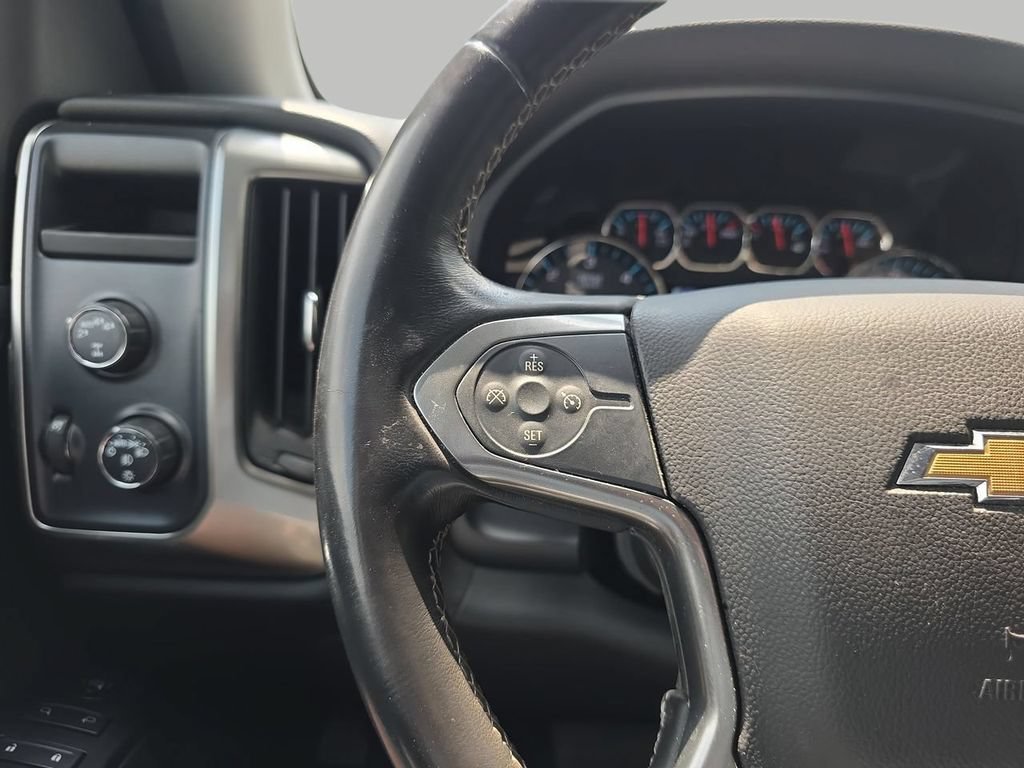 Used 2017 GRAPHITE METALLIC Chevrolet LT image 21