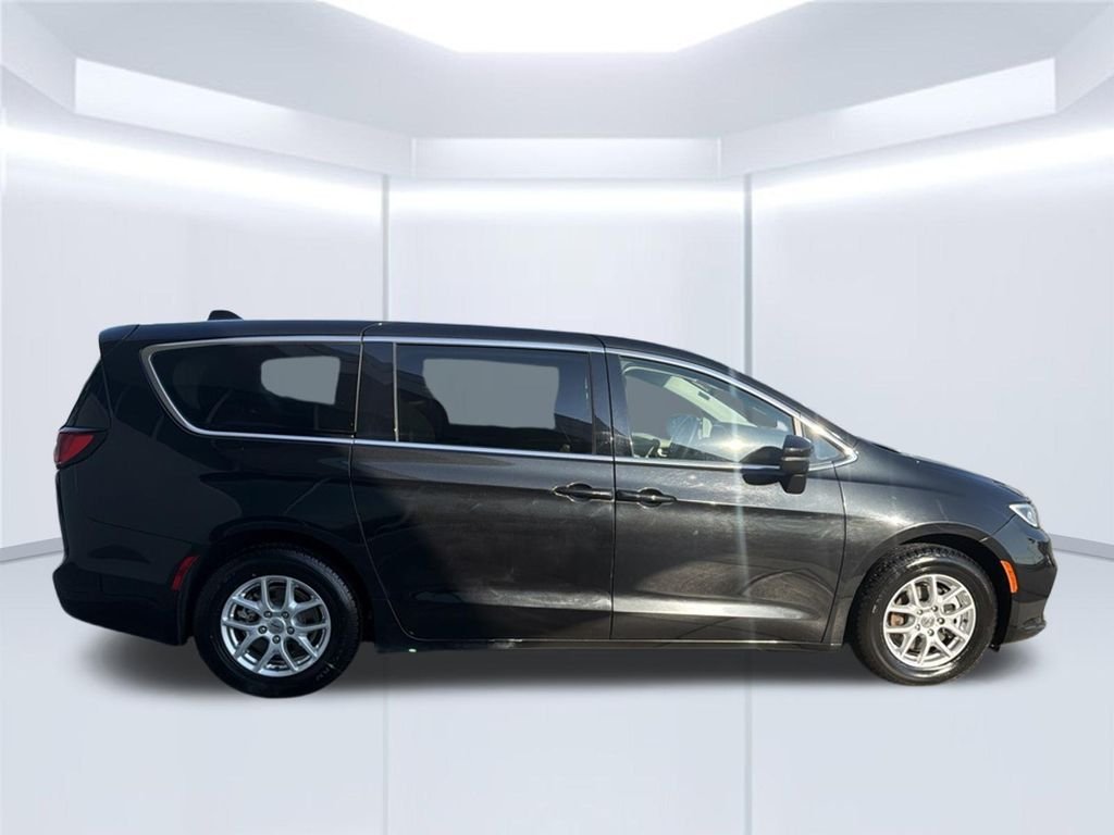 Used 2023 Black Chrysler Touring L image 8