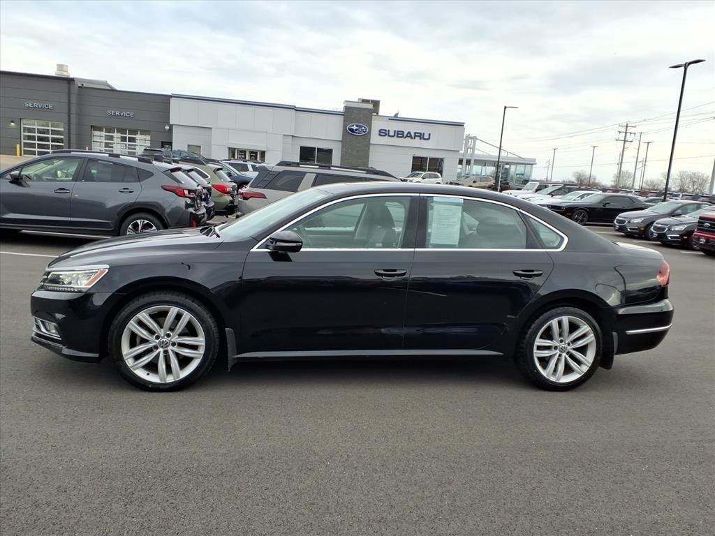 Used 2018 Volkswagen Passat SE with VIN 1VWBA7A30JC023962 for sale in Savoy, IL