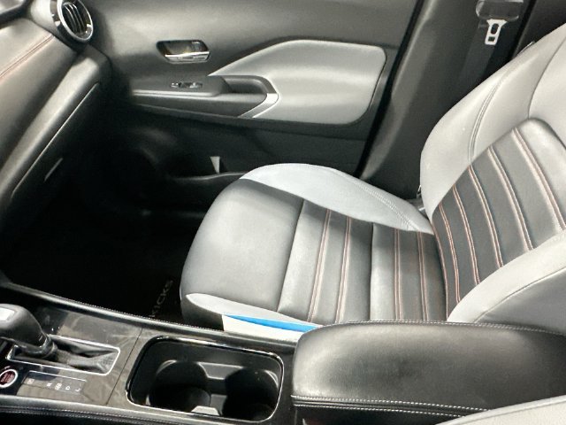 Used 2022 White Nissan SR image 22