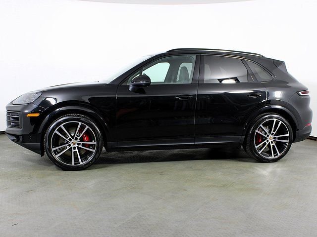 2025 Porsche Cayenne S - Photo 2