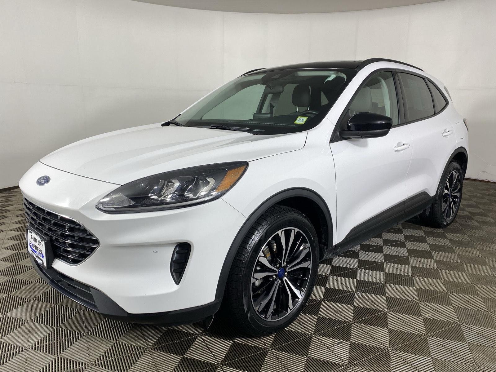 Used 2022 Oxford White Ford SE Hybrid image 3