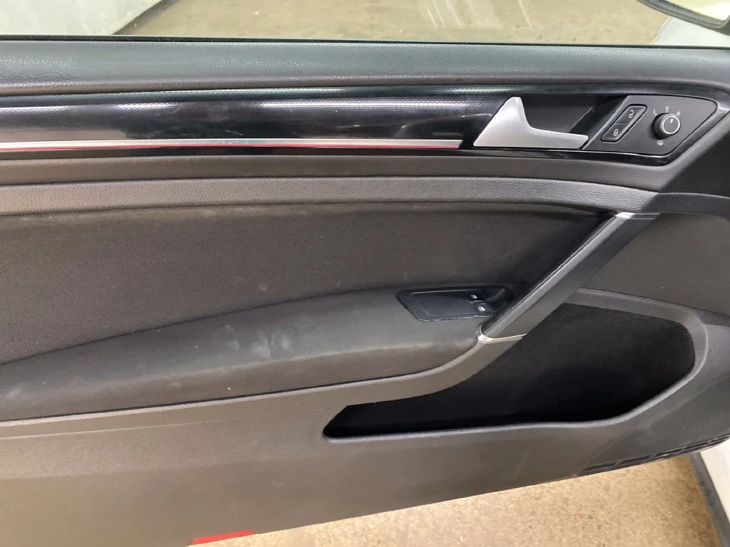 Used 2016 White Volkswagen S image 8