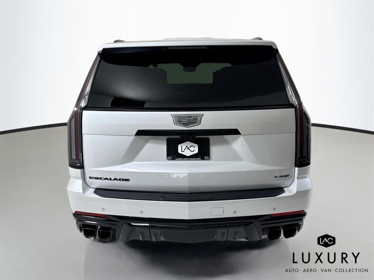 Used 2025 Crystal White Tricoat Cadillac AWD V-Series | Rear TVs | Super Cruise image 7
