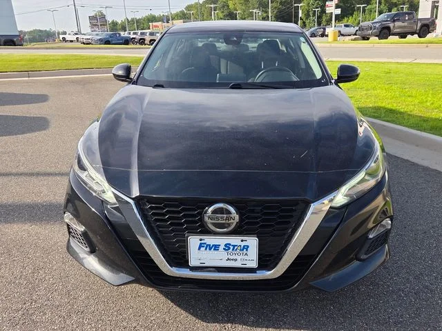 Used 2022 Black Nissan 2.5 SV image 2