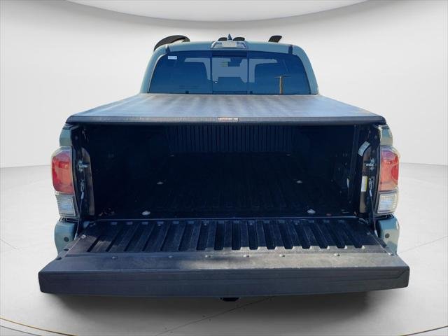 Certified Used 2022 LUNAR ROCK Toyota  image 9