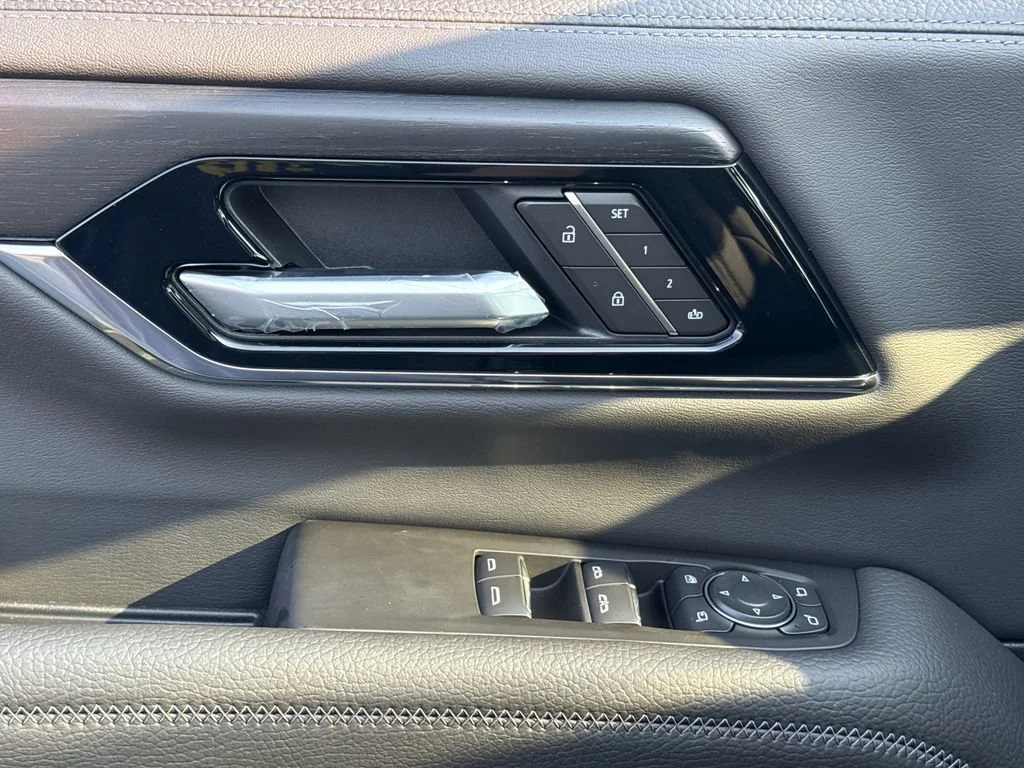 2026 GMC Yukon XL Denali - Photo 14