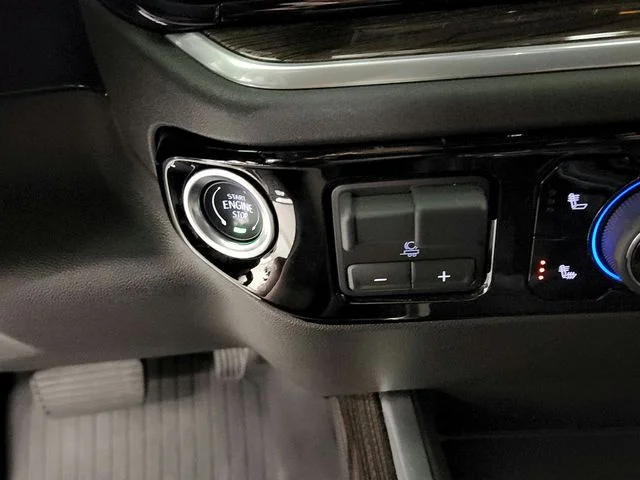 Used 2025 White Chevrolet RST image 32