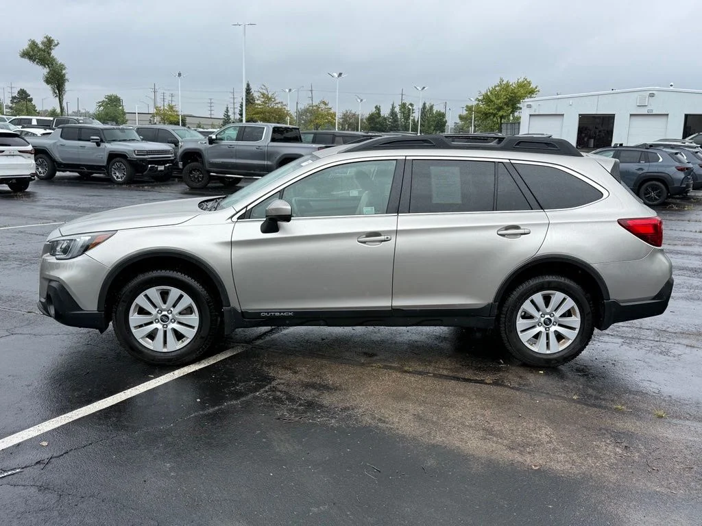Used 2018 Gray Subaru 2.5i Premium image 6