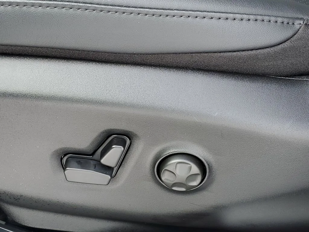 2026 Chrysler Pacifica Select - Photo 9