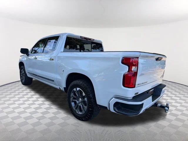 Used 2024 Iridescent Pearl Tricoat Chevrolet High Country image 7