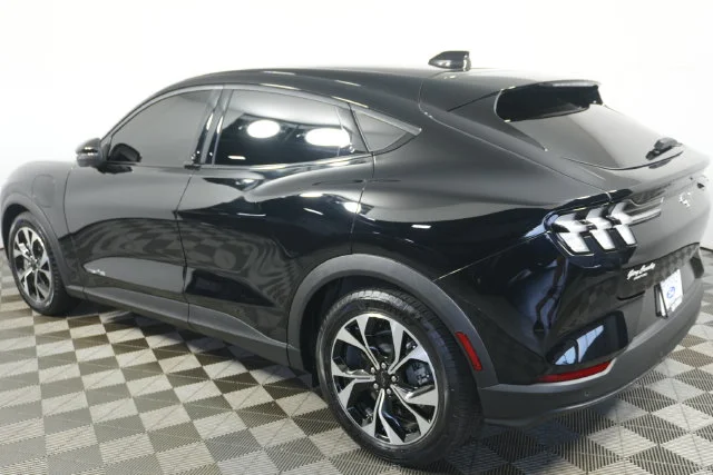 Used 2025 Shadow Black Ford Select image 5