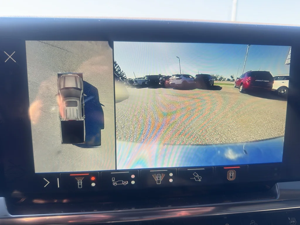 Used 2025 Volcanic Red Tintcoat GMC SLT image 30