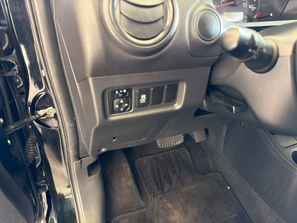 Used 2018 Black Mitsubishi ES image 30