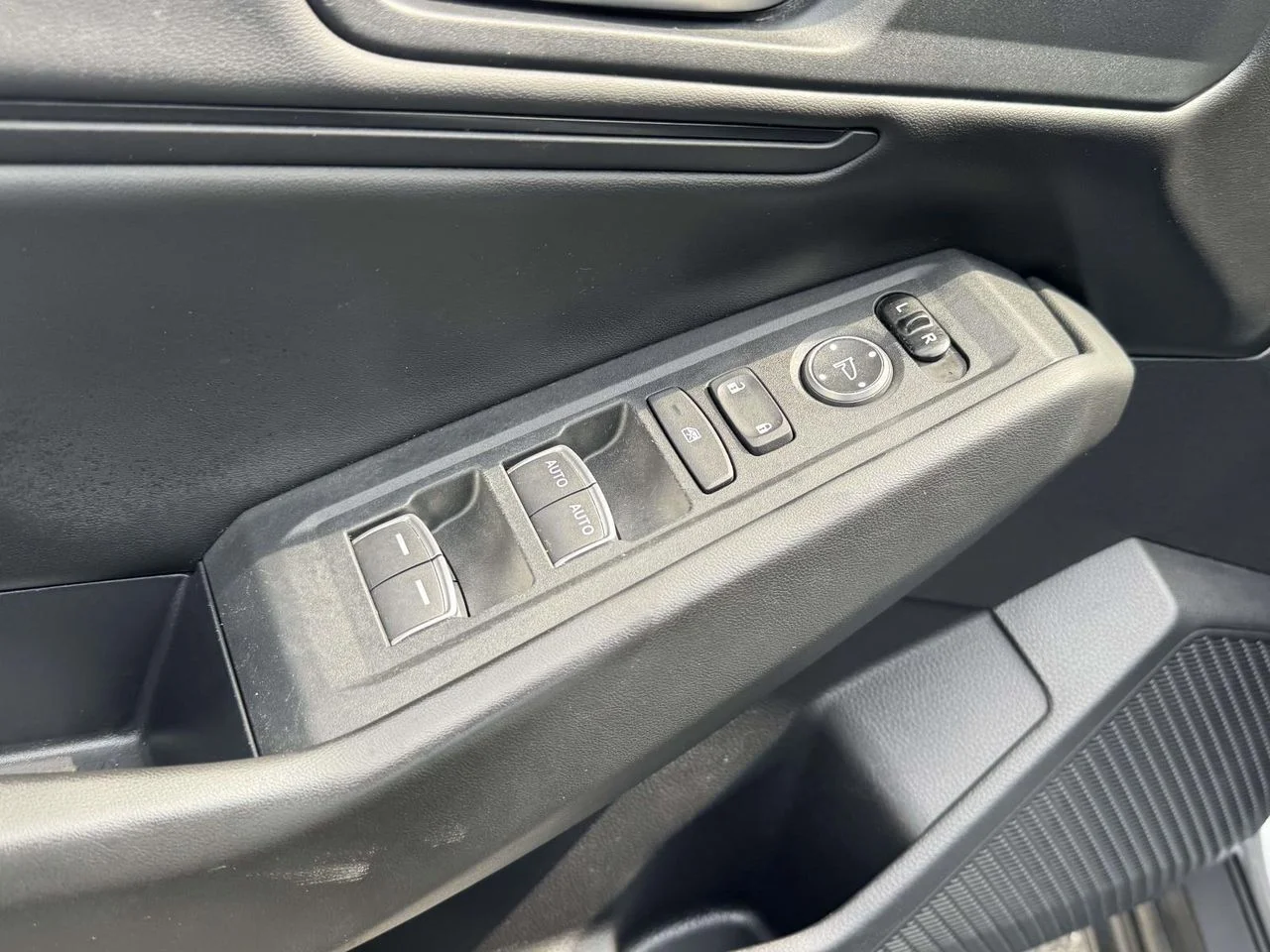 Used 2025 Solar Silver Metallic Honda SE image 23