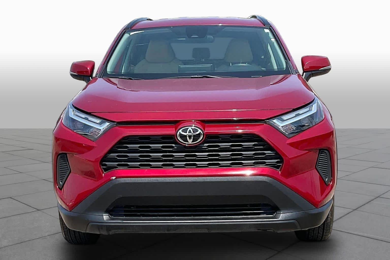 Used 2025 Ruby Flare Pearl Toyota XLE image 4