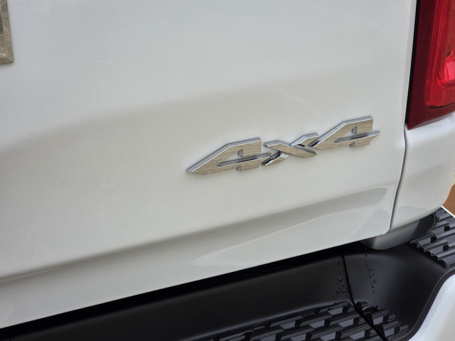 New 2026 Bright White Clear-Coat Exterior Paint RAM Laramie image 23