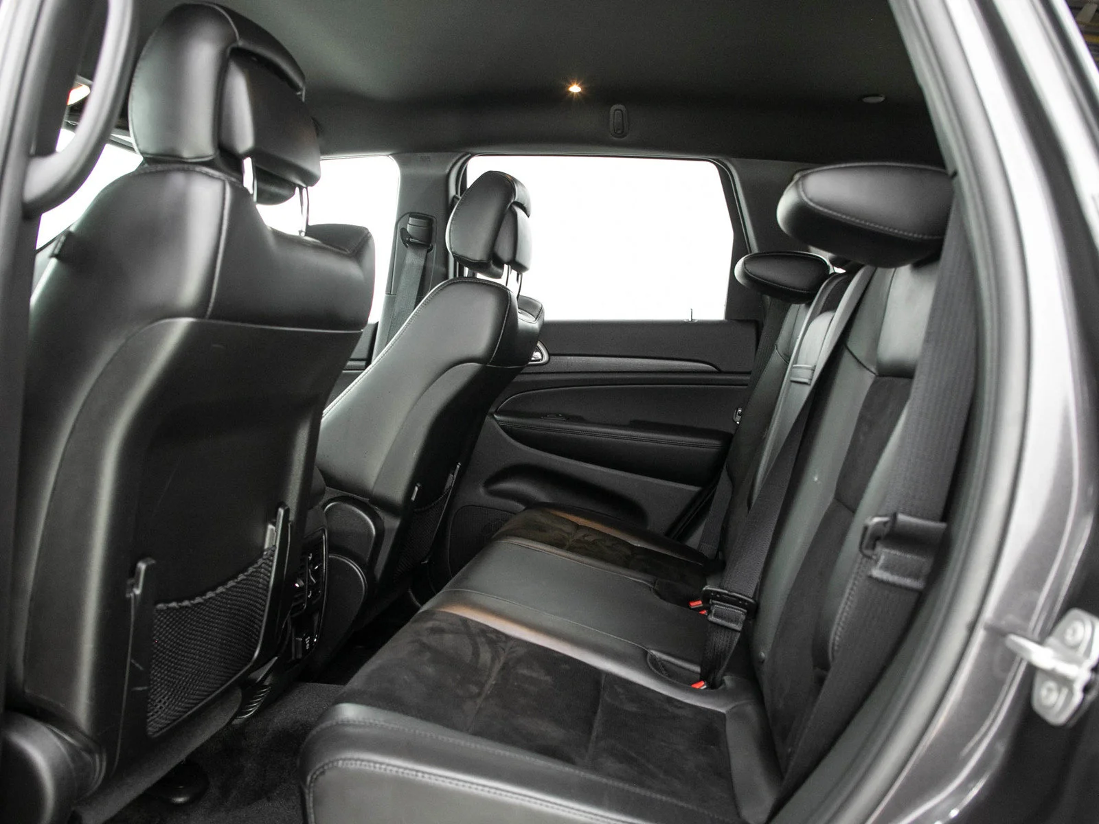 Used 2018 Granite Crystal Metallic Clearcoat Jeep Altitude image 15