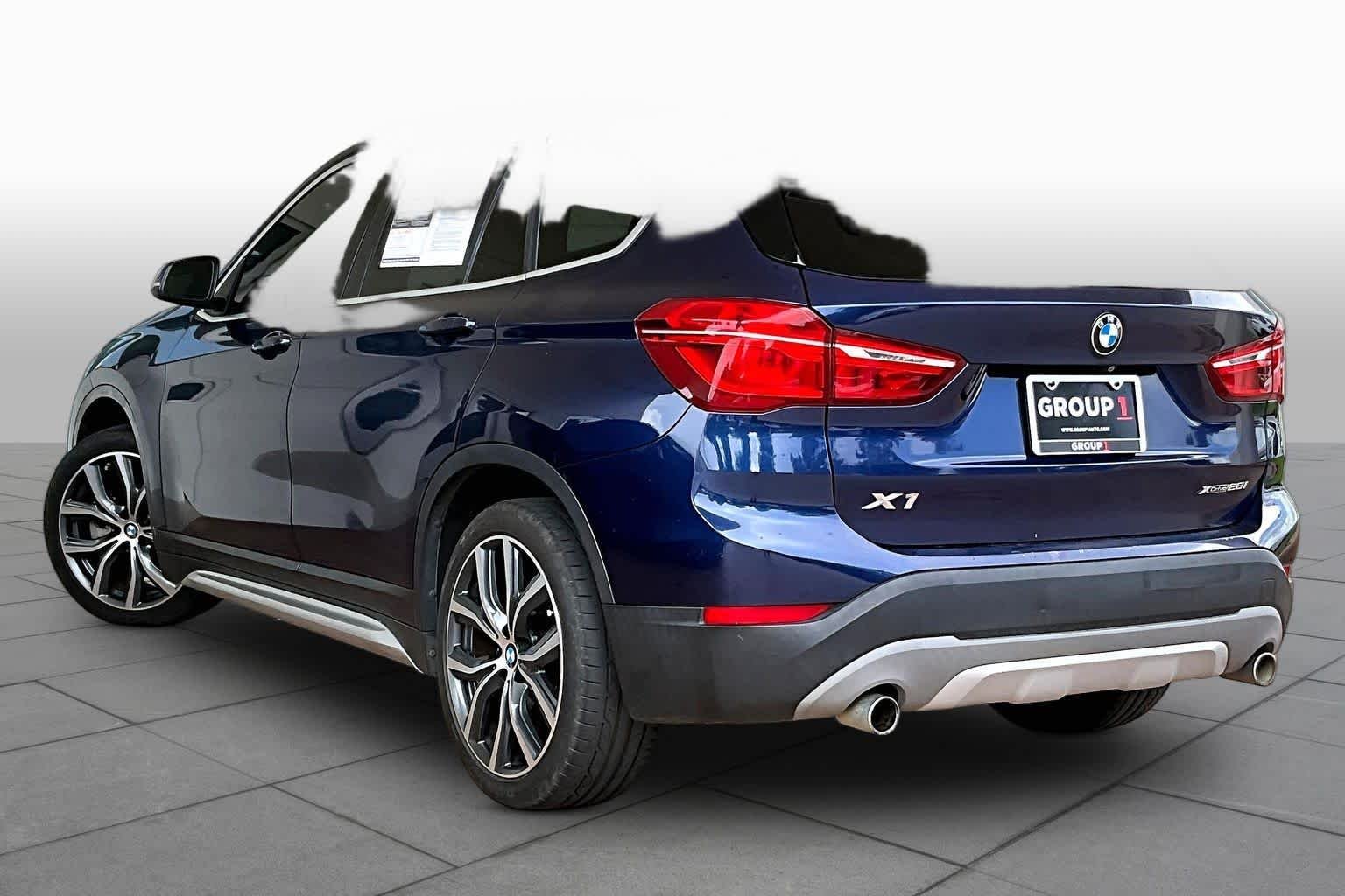 Used 2018 Mediterranean Blue Metallic BMW xDrive28i image 11