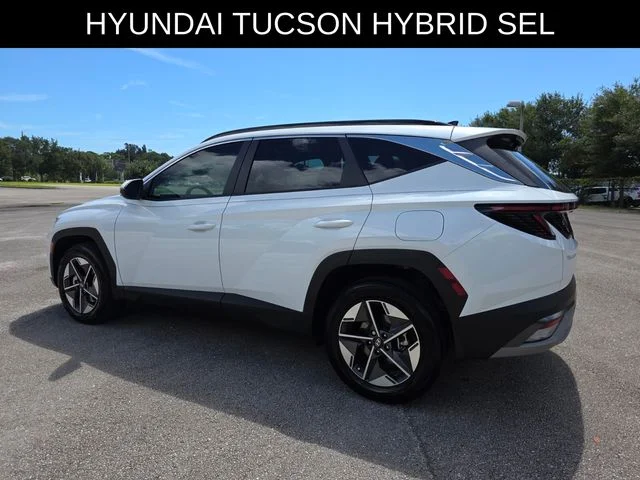 Used 2025 White Hyundai SEL Convenience image 5