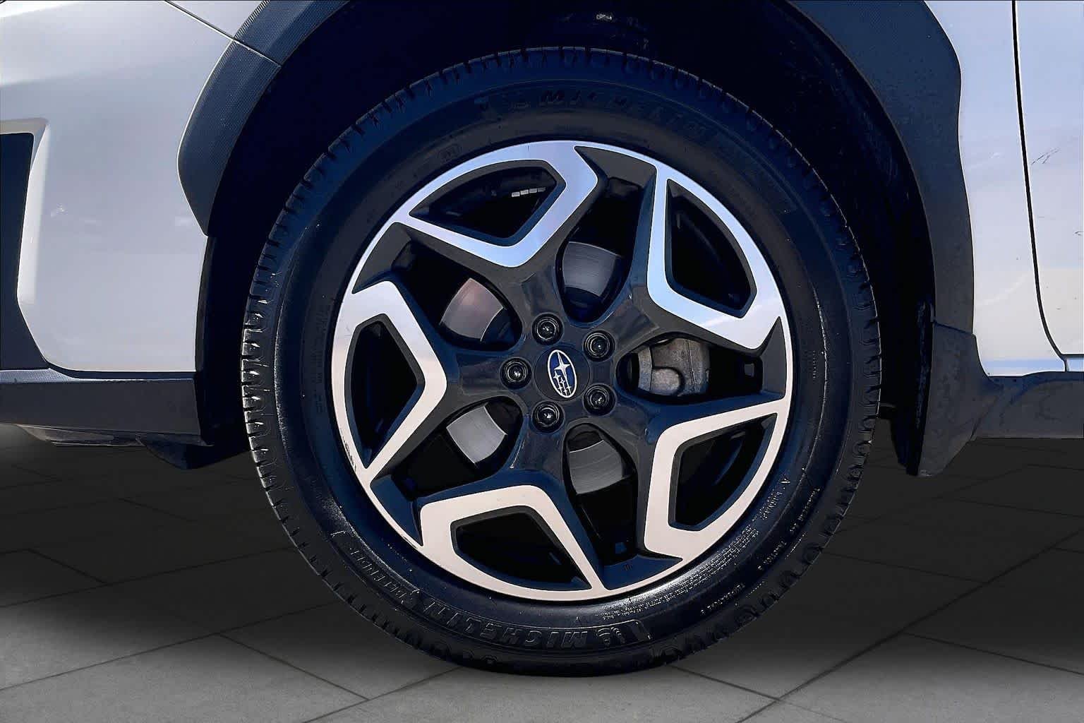 Used 2019 Crystal White Pearl Subaru Limited image 10