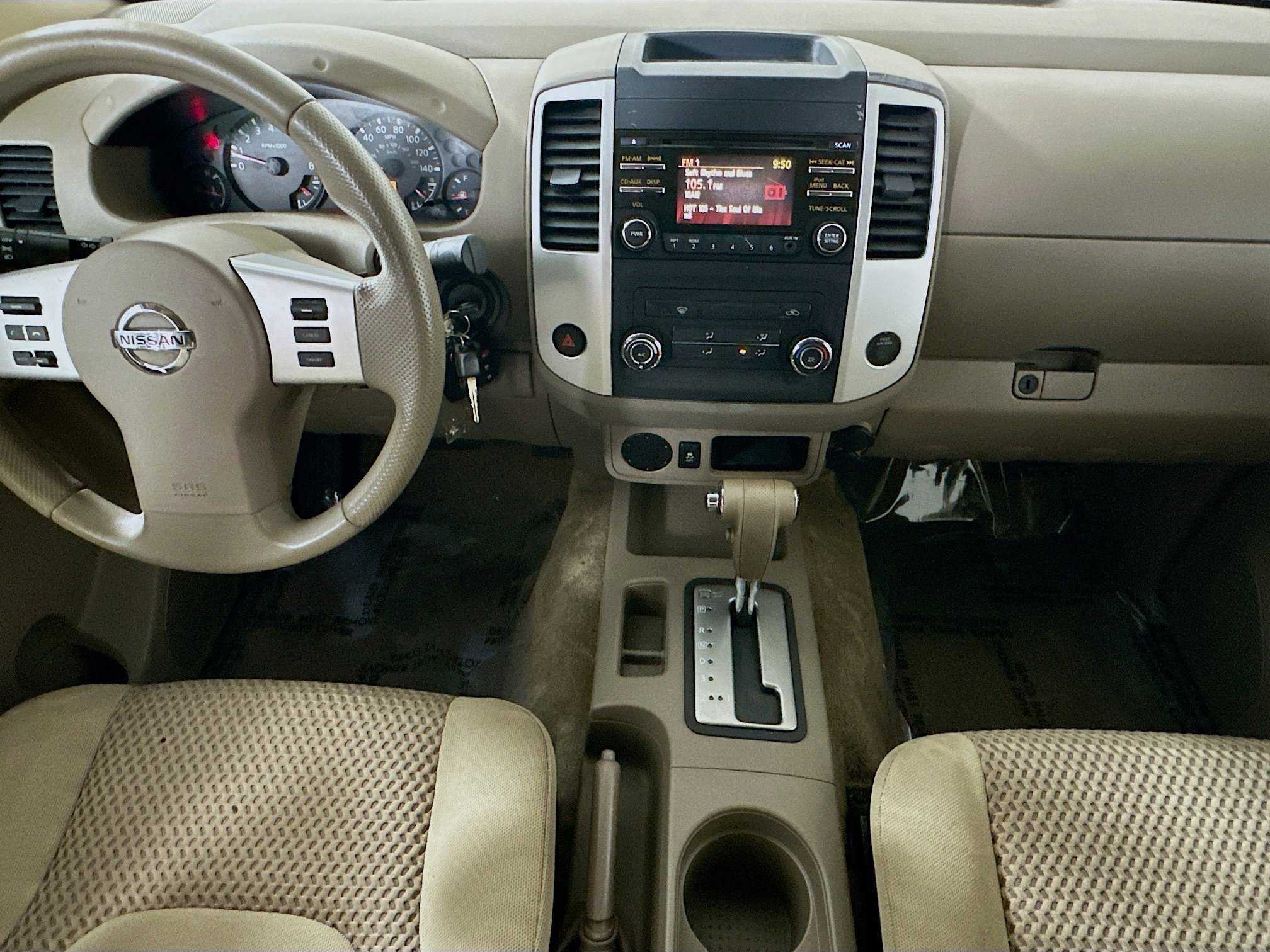 Used 2014 Glacier White Nissan SV image 25