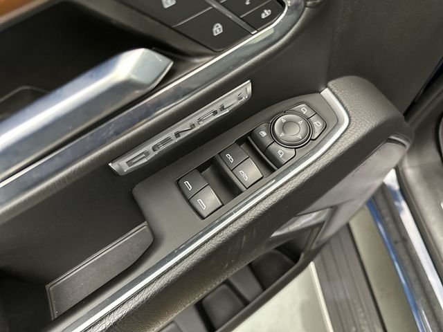 Used 2022 Blue GMC Denali image 18