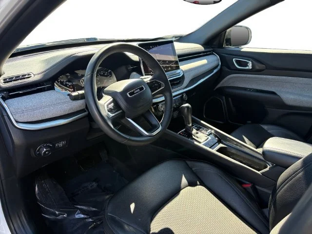 Used 2024 Bright White Clearcoat Jeep Latitude image 12