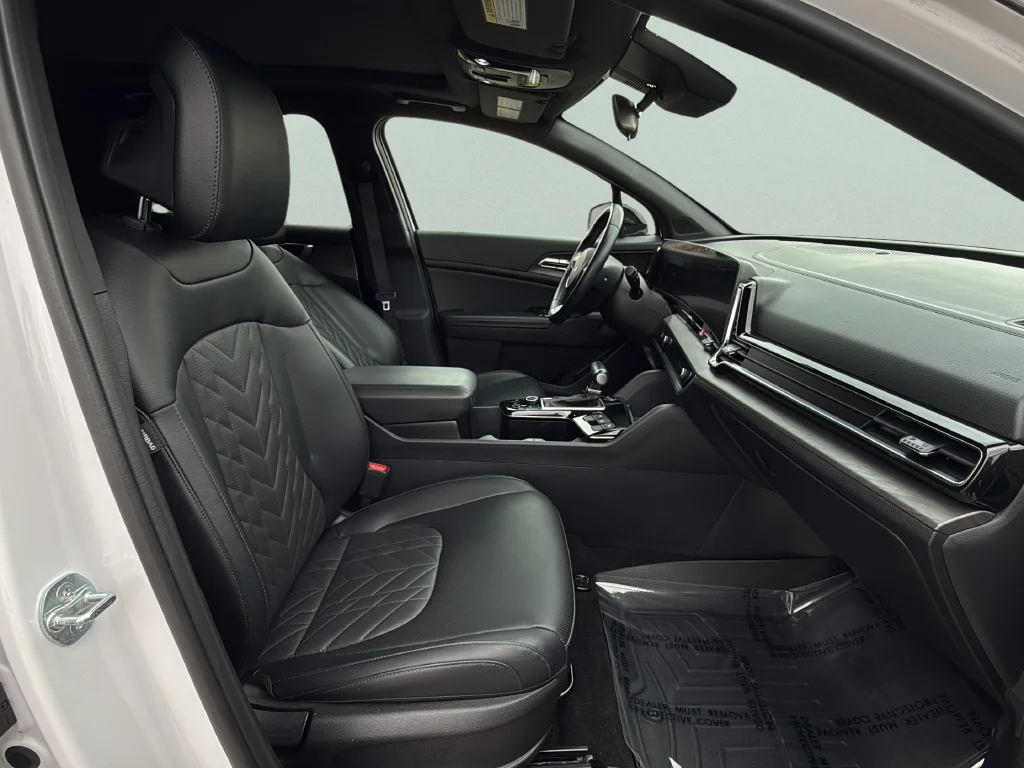 Used 2024 Glacier White Pearl/Ebony Black Roof Kia X-Pro image 20