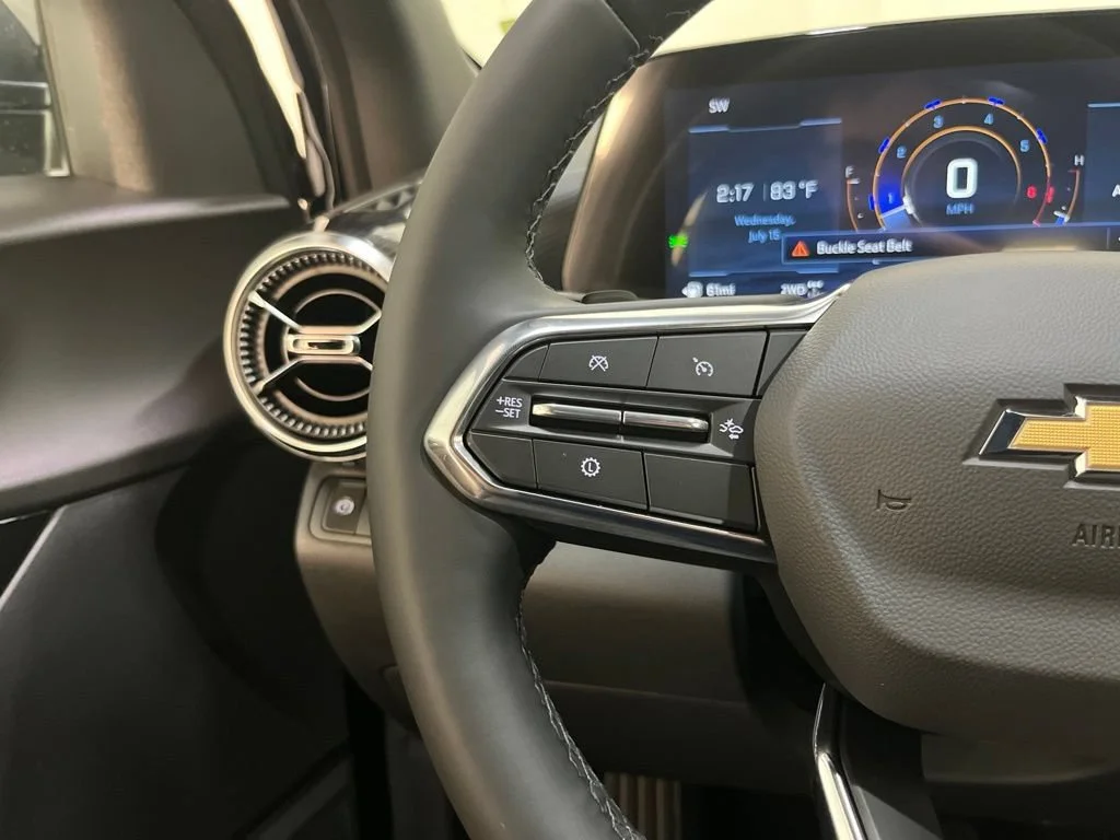 New 2027 Mosaic Black Metallic Chevrolet LT image 6