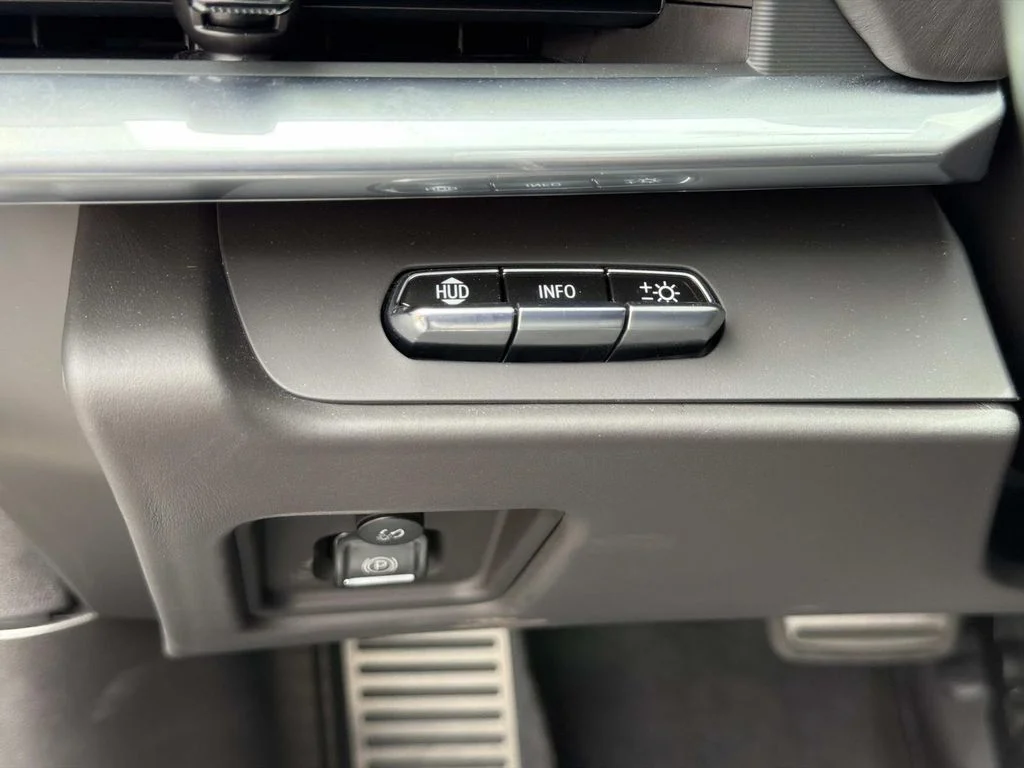 Used 2021 Black Chevrolet 3LT image 33
