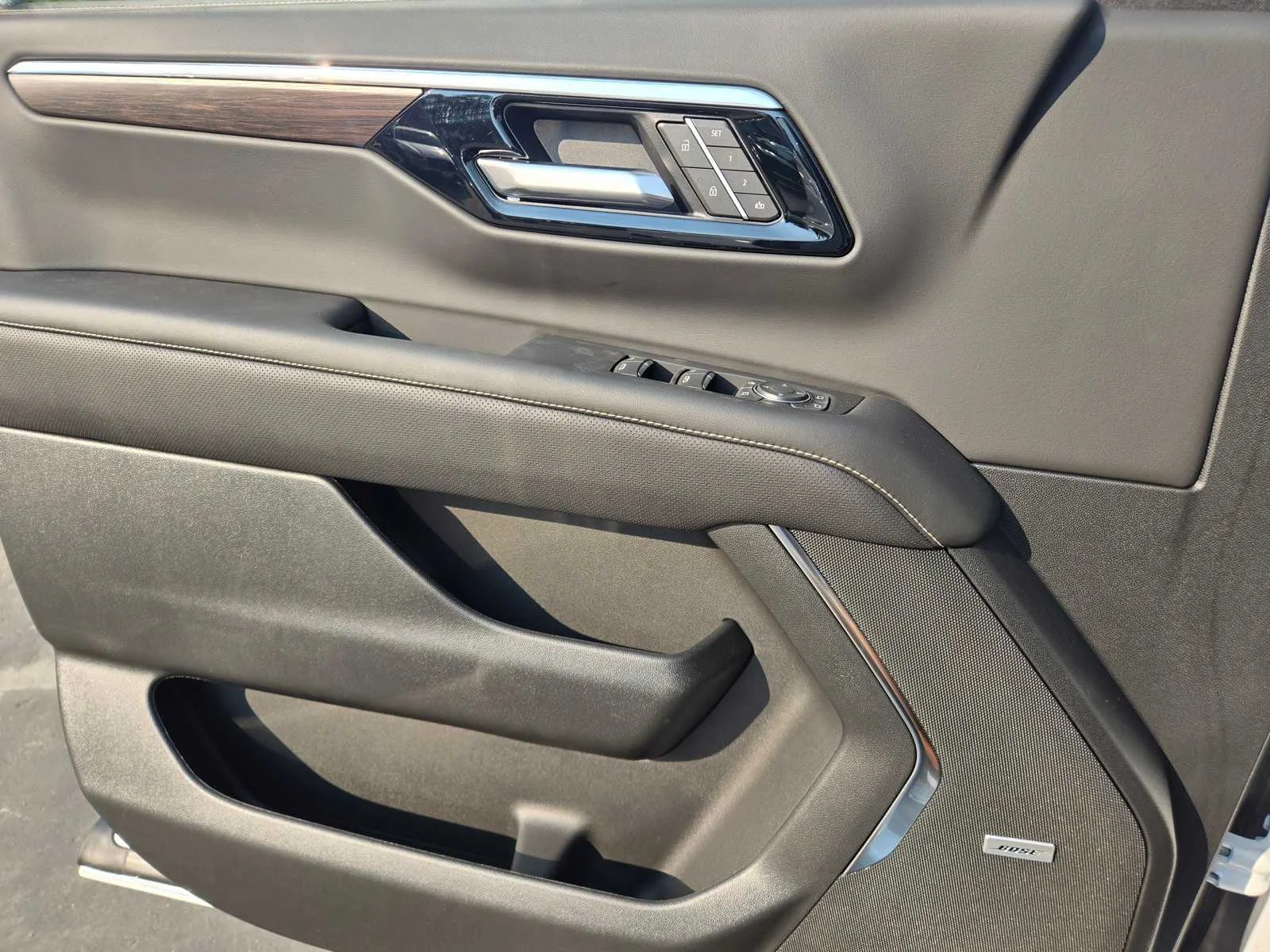 New 2026 Polar White Tricoat Chevrolet Premier image 19