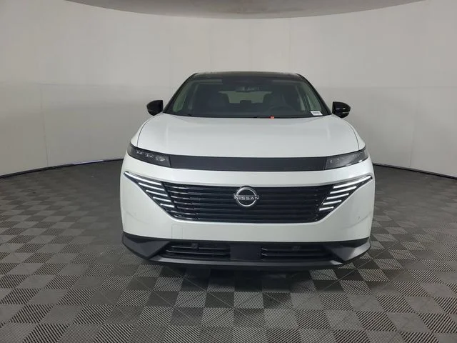 New 2025 Two-tone Everest White TriCoat / Super Black Nissan SL image 2