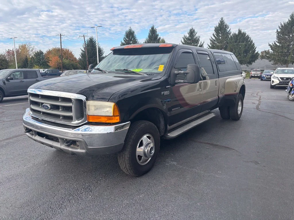 Used 2000  Ford Lariat image 2