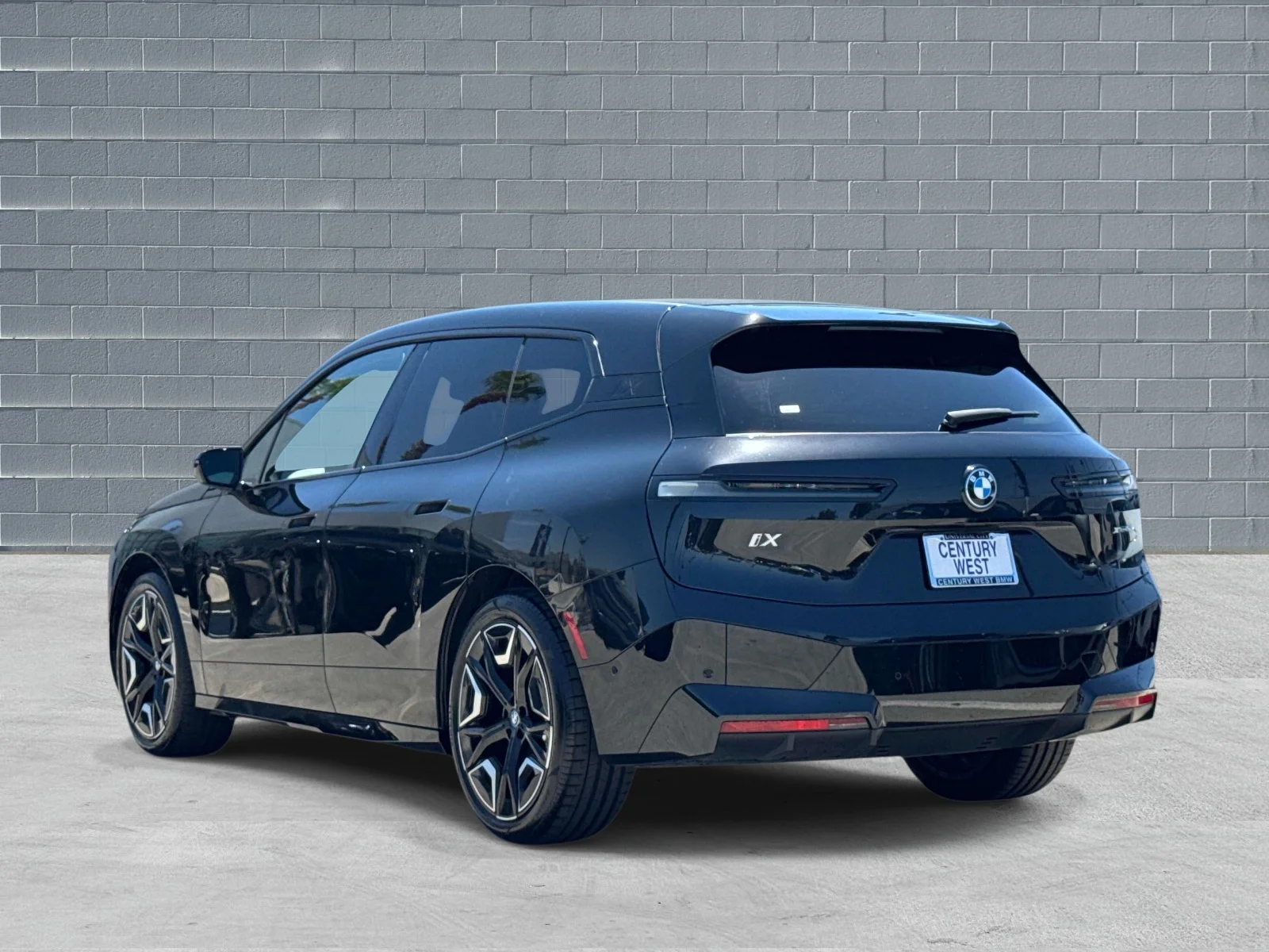 Used 2023 Black Sapphire Metallic BMW xDrive50 Sports Activity Vehicle image 3