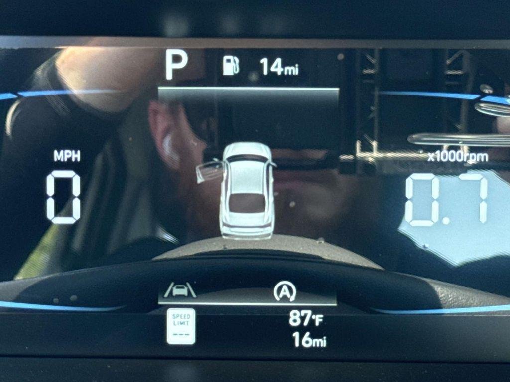 New 2026 White Hyundai SE image 26