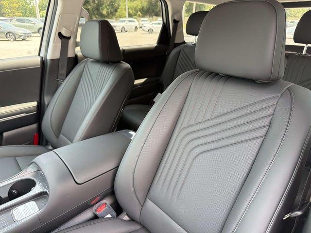 New 2026 White Hyundai Blue SEL 8P image 11