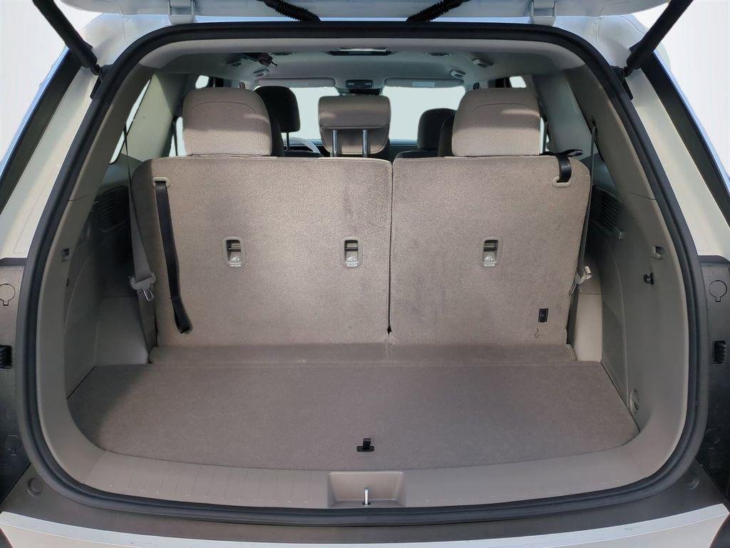 New 2026 White Hyundai SE FWD image 14
