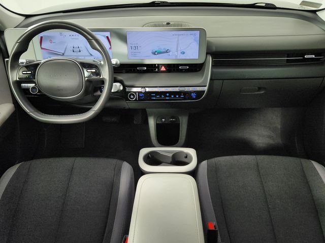 Used 2024 Black Hyundai SE image 18