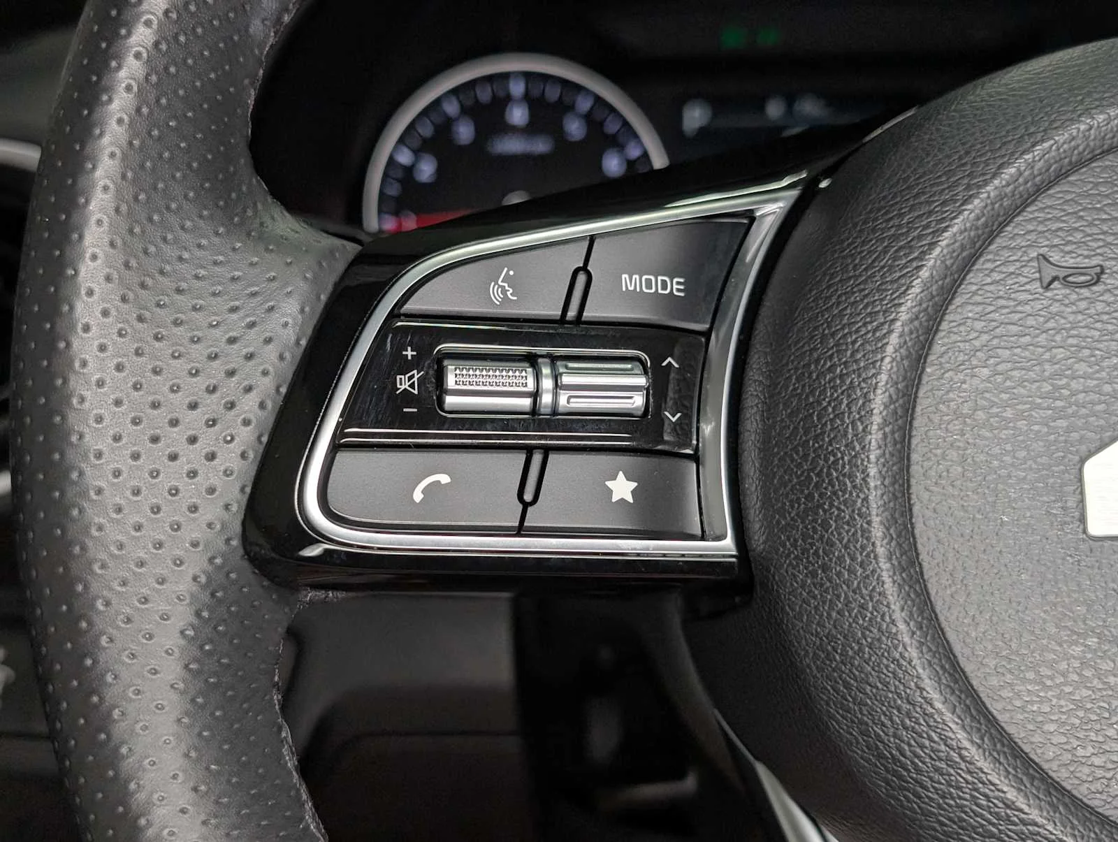 Used 2023 Aurora Black Kia GT-Line image 38