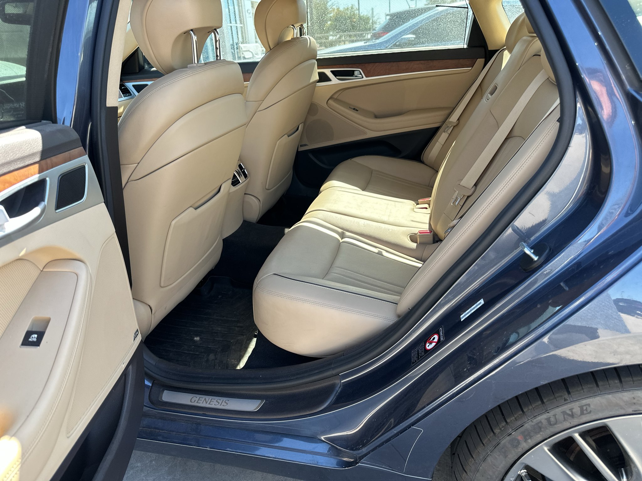 Used 2015 Blue Hyundai Base image 12