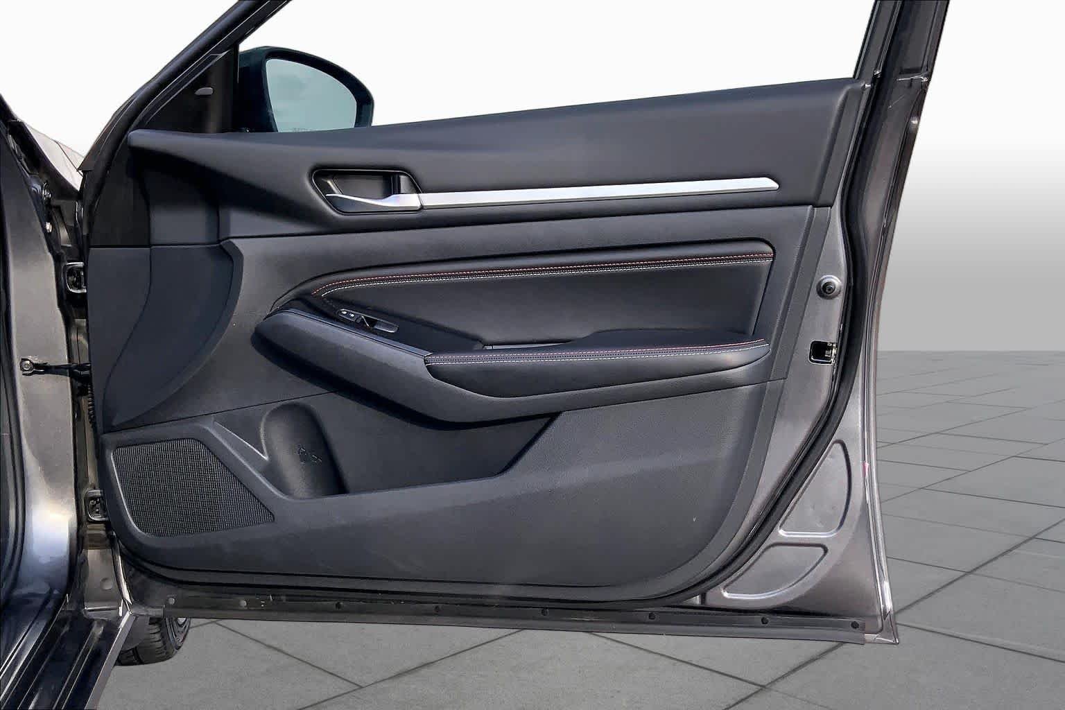 Used 2023 Gun Metallic Nissan 2.5 SR image 23