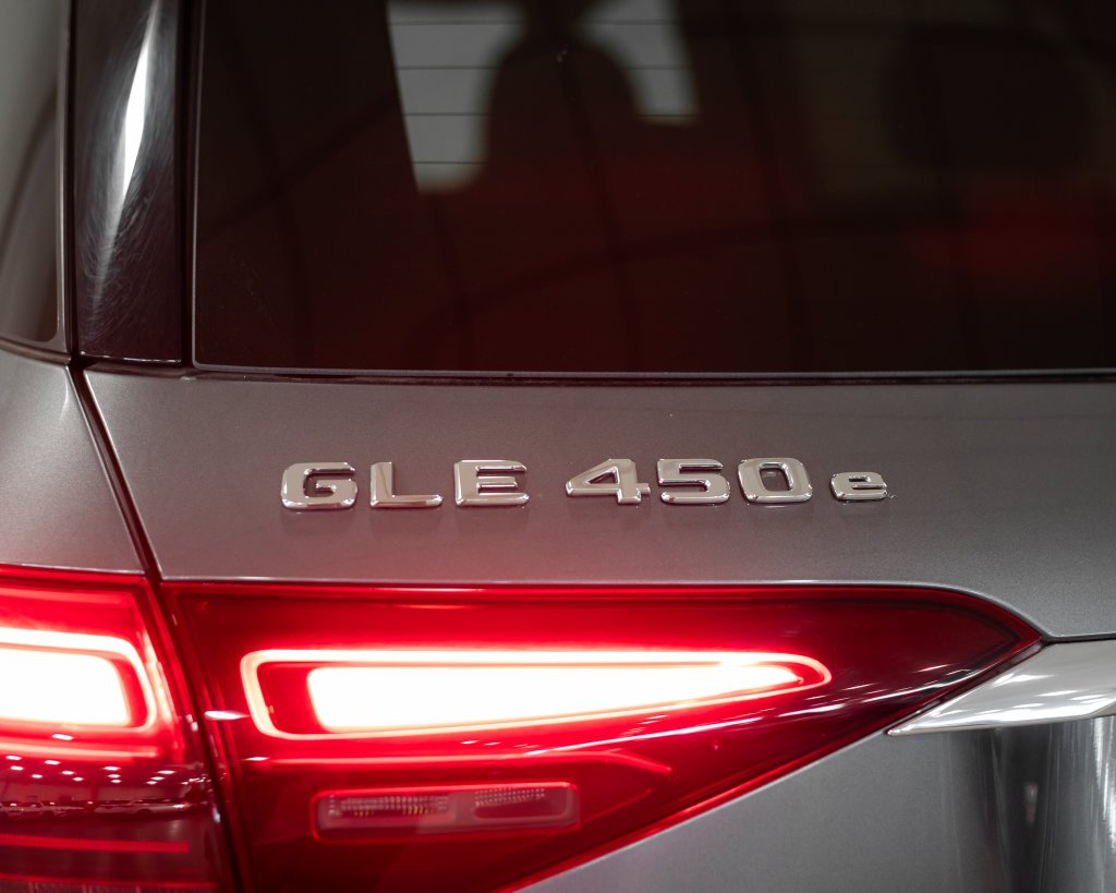 Certified Used 2025  Mercedes-Benz GLE 450e image 12