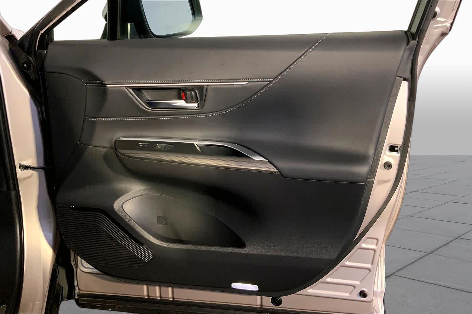 Used 2022 Titanium Glow Toyota XLE image 23