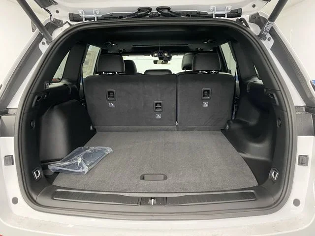 New 2025 Bright White Clear-Coat Exterior Paint Jeep Altitude X image 15