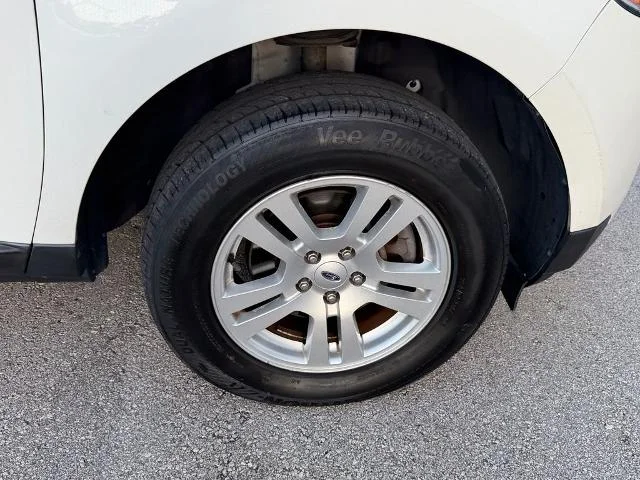 Used 2011 White Suede Ford SE image 43